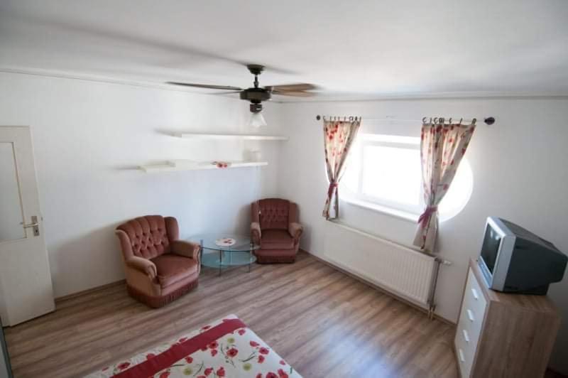 Апартаменты Geri Apartman Хевиз Экстерьер фото